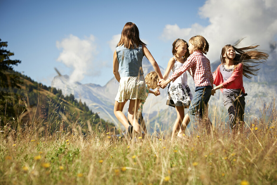 Children outside in a circle