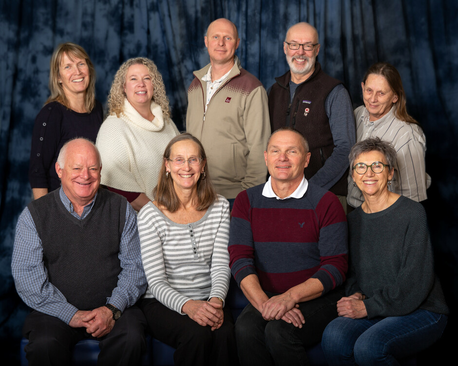 Group photo of the ​​School District No. 6 Board of Trustees